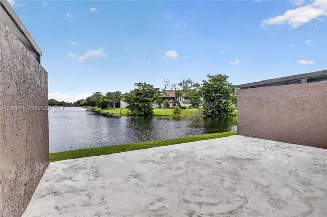 9575 NW 38th Pl, Sunrise, FL 33351