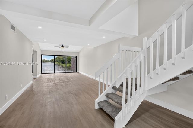 9575 NW 38th Pl, Sunrise, FL 33351