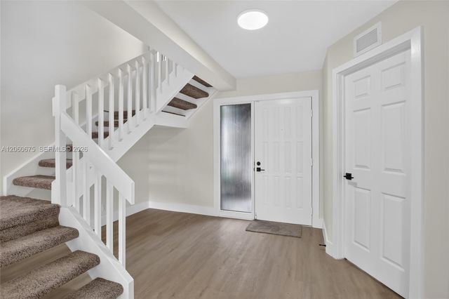 9575 NW 38th Pl, Sunrise, FL 33351
