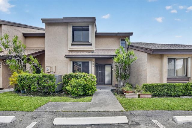 9575 NW 38th Pl, Sunrise, FL 33351