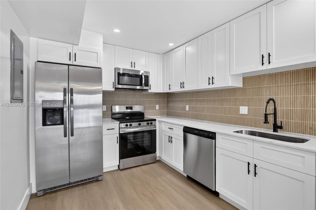 9575 NW 38th Pl, Sunrise, FL 33351