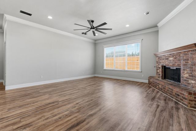 8202 Clinton Avenue, Lubbock, TX 79424