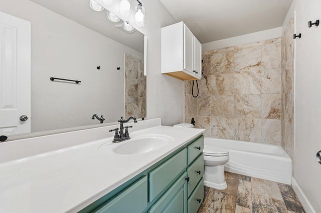 8202 Clinton Avenue, Lubbock, TX 79424