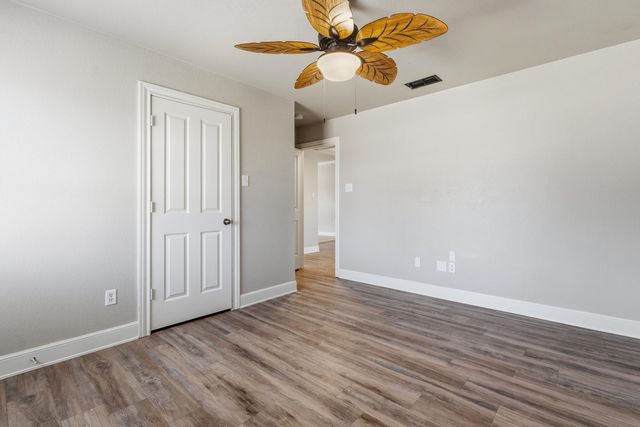 8202 Clinton Avenue, Lubbock, TX 79424