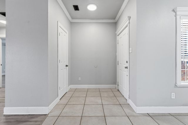 8202 Clinton Avenue, Lubbock, TX 79424