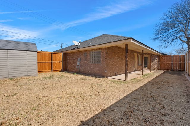 8202 Clinton Avenue, Lubbock, TX 79424