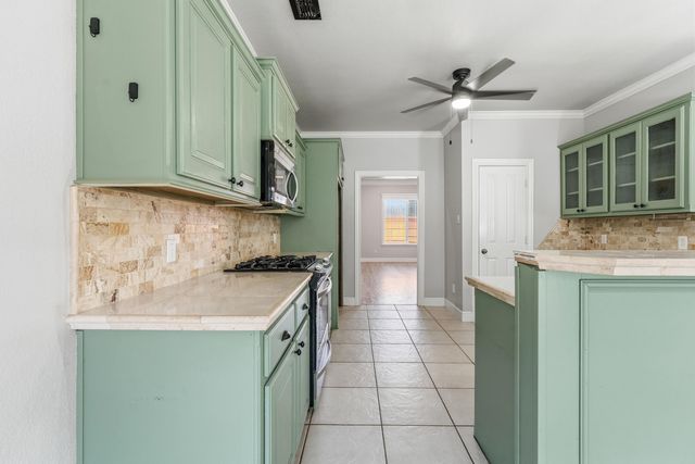 8202 Clinton Avenue, Lubbock, TX 79424