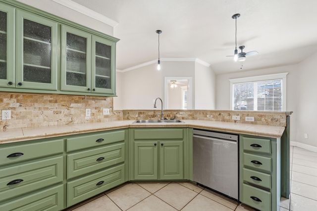 8202 Clinton Avenue, Lubbock, TX 79424