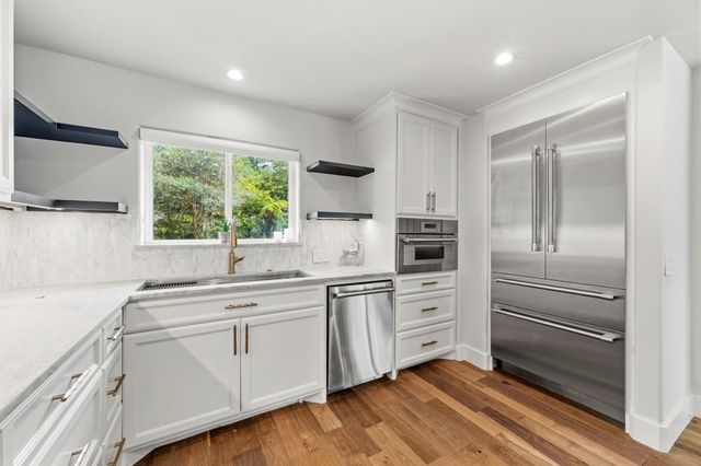 26 Leisure Lane, The Woodlands, TX 77380