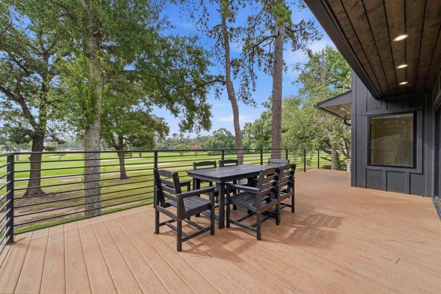 26 Leisure Lane, The Woodlands, TX 77380