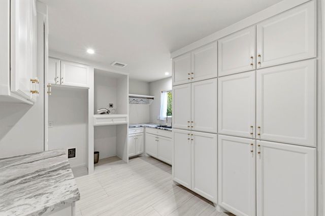 26 Leisure Lane, The Woodlands, TX 77380