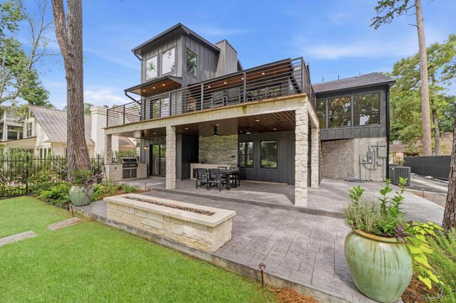 26 Leisure Lane, The Woodlands, TX 77380