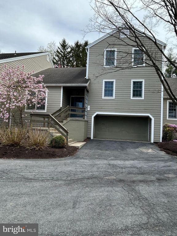 1928 MEADOW LN, Wyomissing, PA 19610