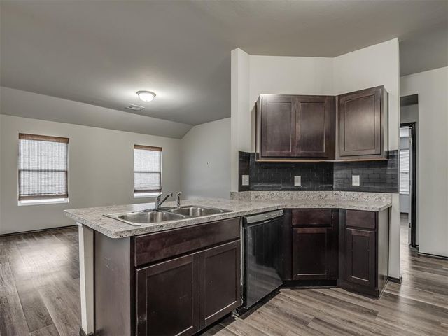 11605 NW 95th Street, Yukon, OK 73099