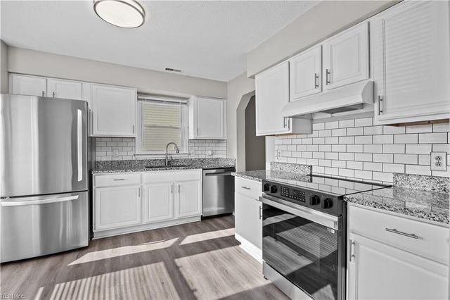 1016 Tealwood DR, Virginia Beach, VA 23453