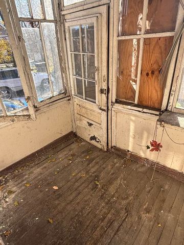 927 W 53rd Place, Chicago, IL 60609