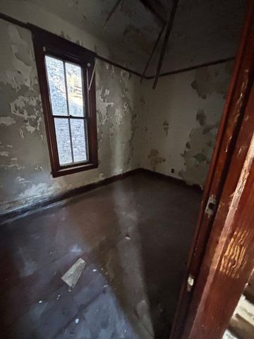 927 W 53rd Place, Chicago, IL 60609