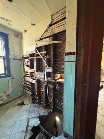 927 W 53rd Place, Chicago, IL 60609