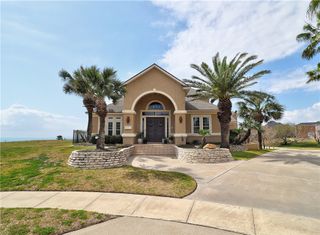 102 Oakland Hills Dr, Portland, TX 78374