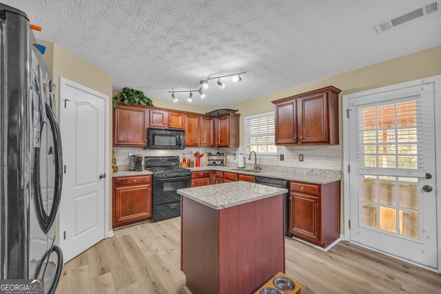 4336 Beaver Pond Court, Loganville, GA 30052