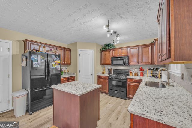 4336 Beaver Pond Court, Loganville, GA 30052
