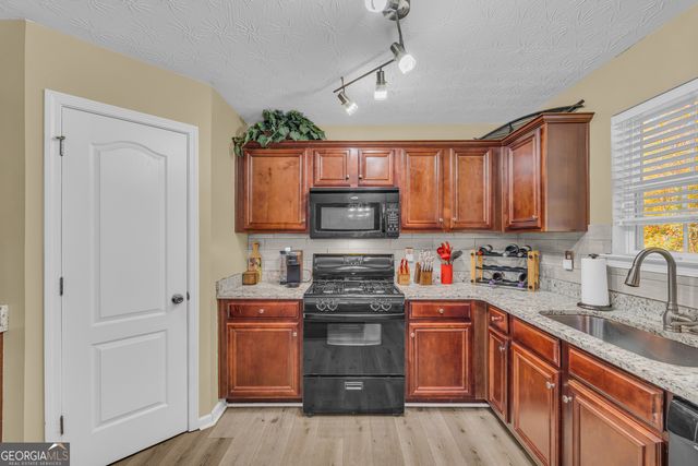 4336 Beaver Pond Court, Loganville, GA 30052