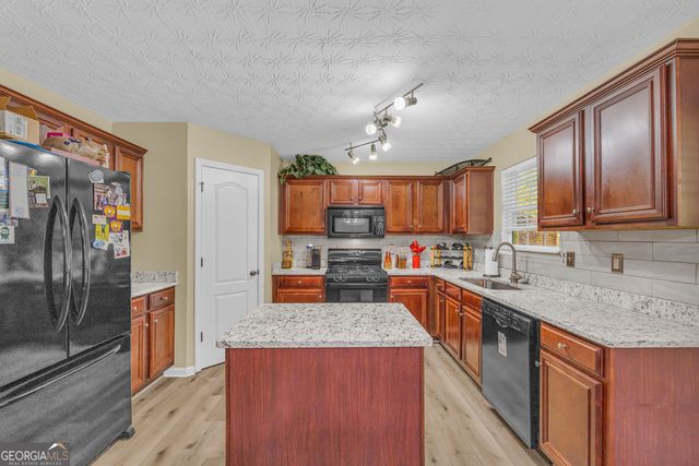 4336 Beaver Pond Court, Loganville, GA 30052