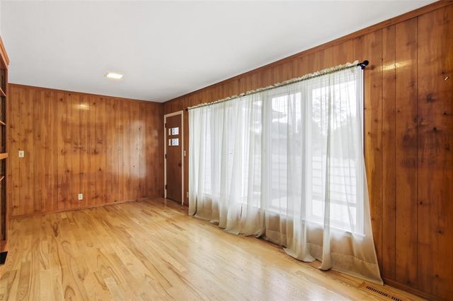 404 W MacArthur Avenue, Eau Claire, WI 54701