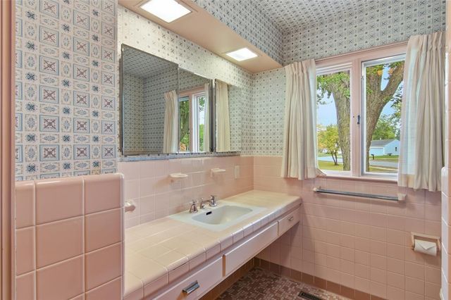 404 W MacArthur Avenue, Eau Claire, WI 54701