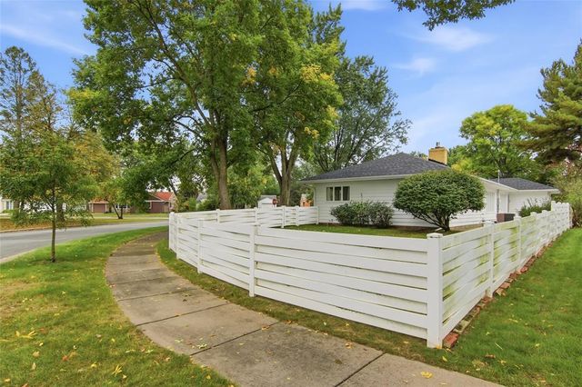 404 W MacArthur Avenue, Eau Claire, WI 54701
