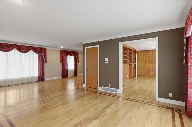 404 W MacArthur Avenue, Eau Claire, WI 54701