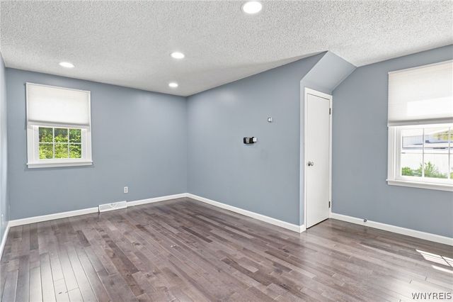 20 Leni Lane, Cheektowaga, NY 14225