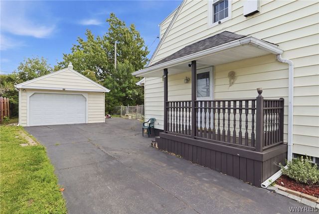 20 Leni Lane, Cheektowaga, NY 14225