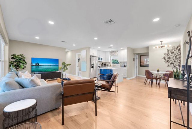 190 NE 21st Street, Boca Raton, FL 33431