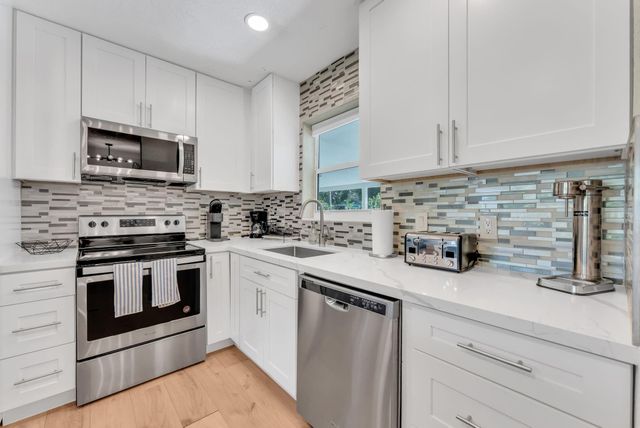 190 NE 21st Street, Boca Raton, FL 33431