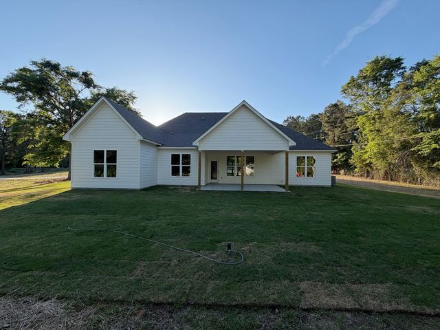 13 Stillwaters Lane, Hamilton, GA 31811