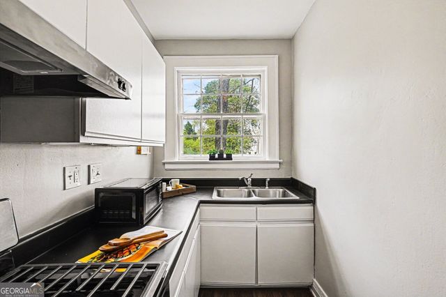 21 Peachtree Memorial Drive NW 8, Atlanta, GA 30309