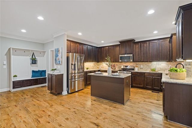 132 Amberleigh Drive, White, GA 30184