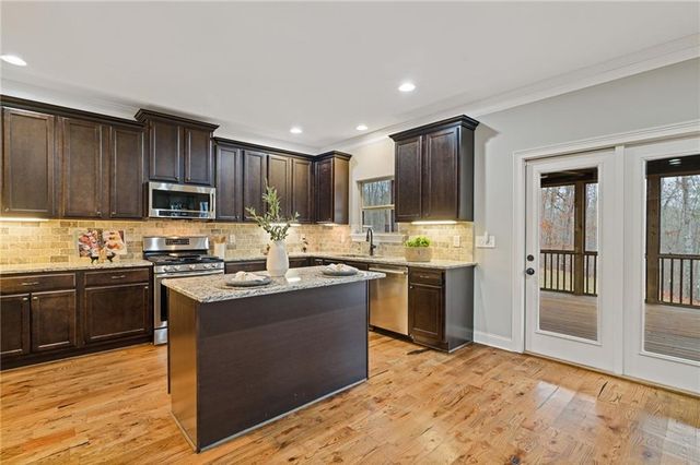 132 Amberleigh Drive, White, GA 30184