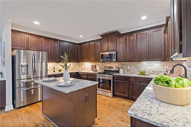 132 Amberleigh Drive, White, GA 30184