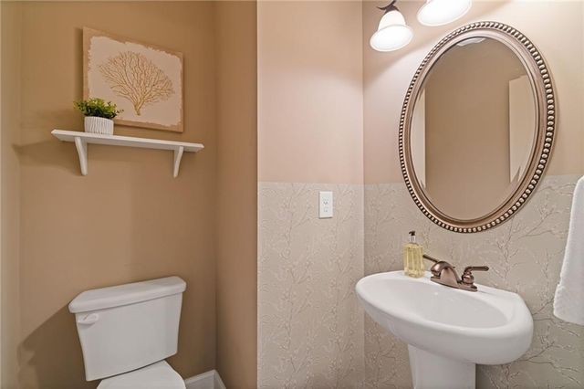 132 Amberleigh Drive, White, GA 30184