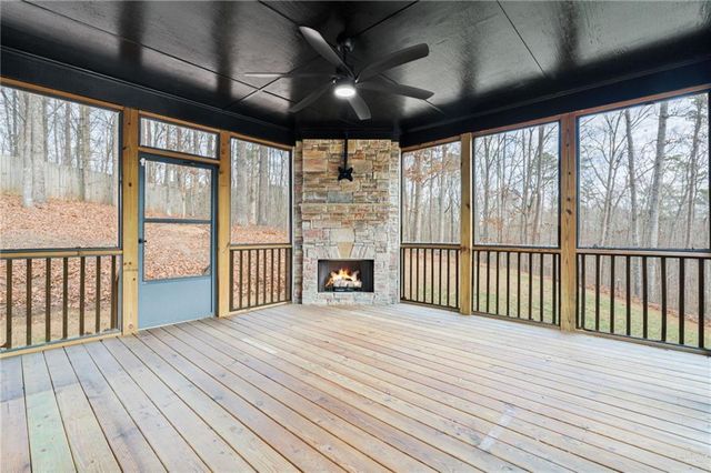 132 Amberleigh Drive, White, GA 30184