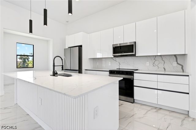 331 NE 15th ST, Cape Coral, FL 33909