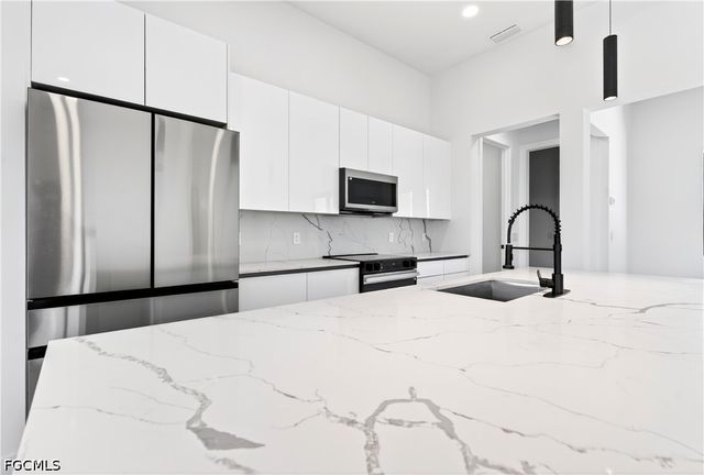 331 NE 15th ST, Cape Coral, FL 33909