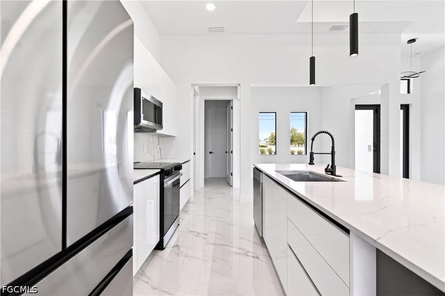 331 NE 15th ST, Cape Coral, FL 33909