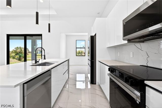 331 NE 15th ST, Cape Coral, FL 33909