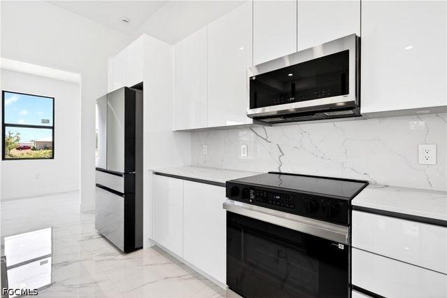 331 NE 15th ST, Cape Coral, FL 33909