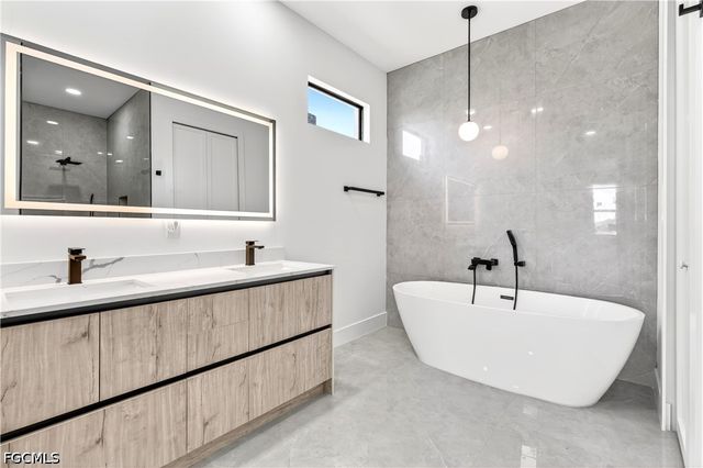 331 NE 15th ST, Cape Coral, FL 33909