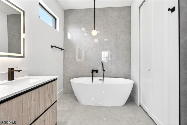 331 NE 15th ST, Cape Coral, FL 33909