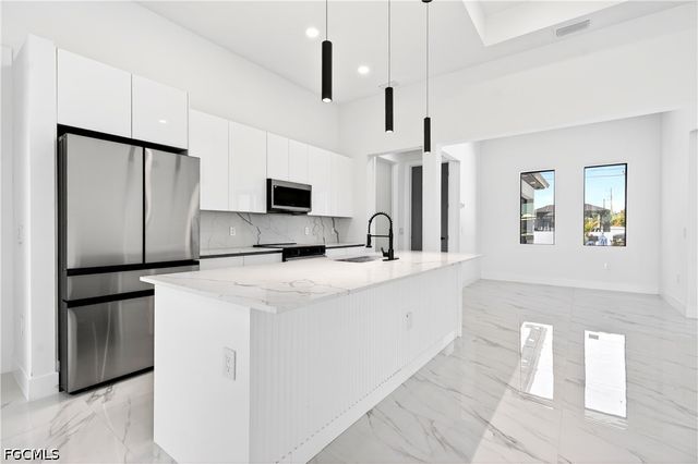 331 NE 15th ST, Cape Coral, FL 33909